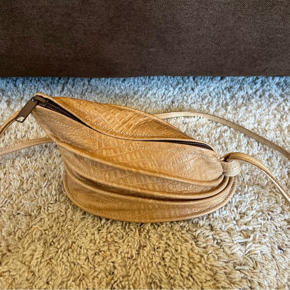 Tom Thomas Leather Tan Hornback Spiral Textured Crossbody Art Deco Purse